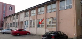 Okno administratívnej budovy v Michalovciach