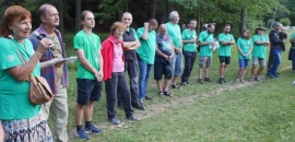 táborové zhromaždenie - vedúci sekcií rozprávajú