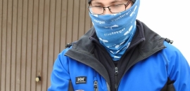 Stanislav Greš s jedným zo zachránených raniakov